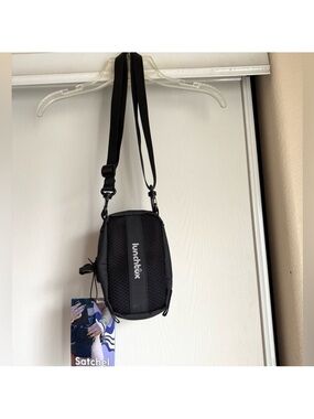 Anti-theft reflective satchel